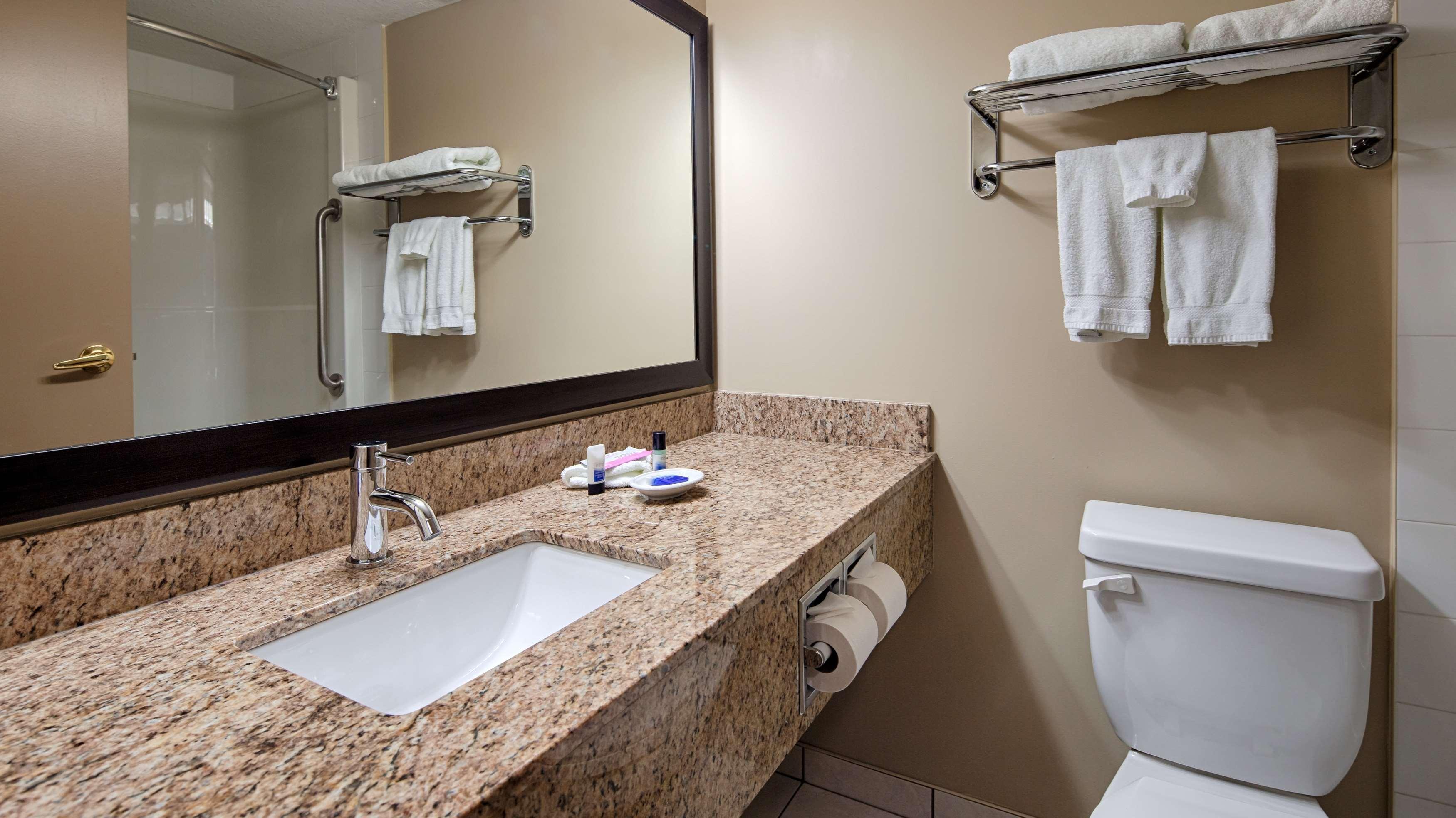 Best Western Plus Red Deer Inn&Suite Exterior foto